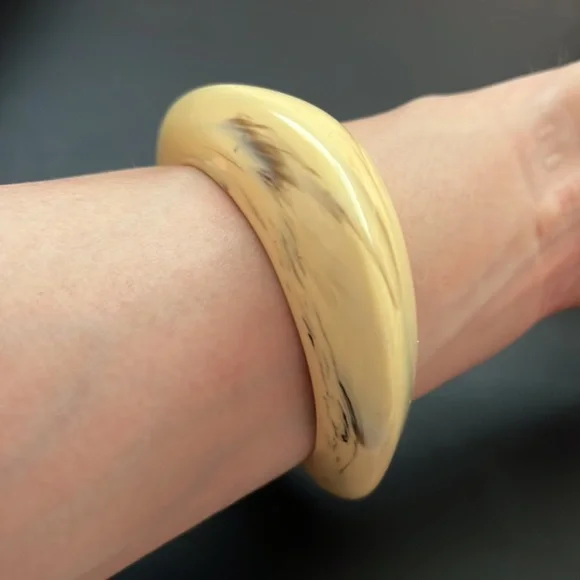 Vintage Plastic Bangle Bracelet, Cream, Black Swirl, Asymmetrical, Retro, Boho - Picture 2 of 9